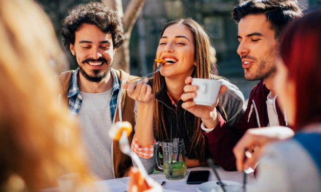 Alimentação e humor estão ligados de várias formas; entenda