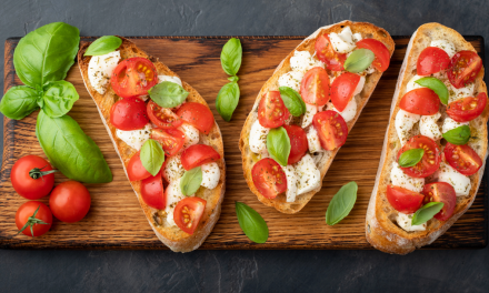 Bruschetta de tomatinhos com orégano irresistível!